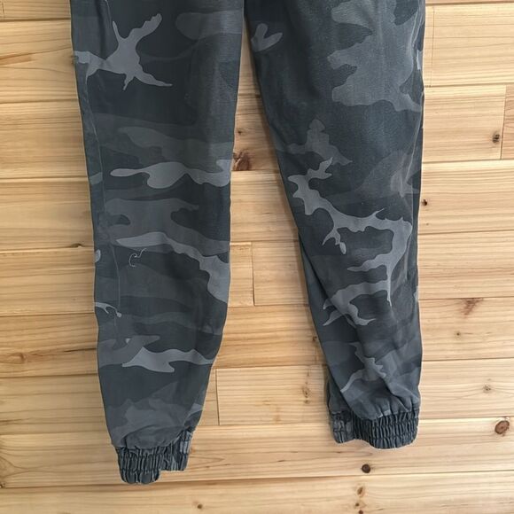Tna Aritzia Size XSmall Dark Camo Camouflage Print Jogger Pants - Picture 8 of 12